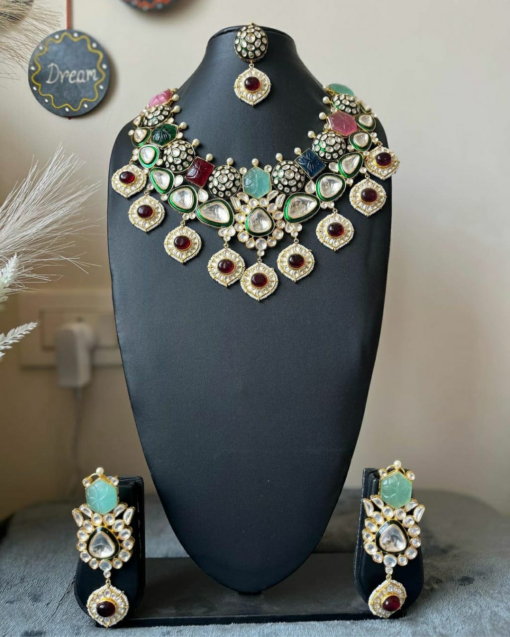 NJNS136 - Uncut Polki Choker Set